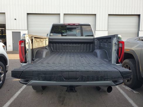 Used 2024 GMC Sierra 3500 Denali w/ Denali Reserve Package AWD/4WD image 9