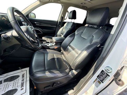 Used 2025 Kia Telluride S AWD/4WD image 13