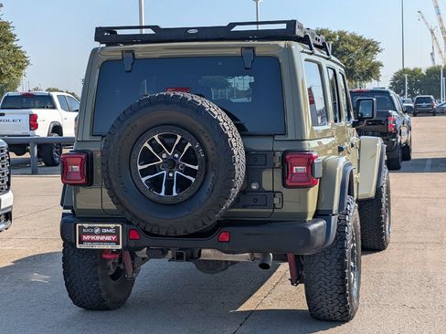 Used 2025 Jeep Wrangler Unlimited Rubicon AWD/4WD image 4