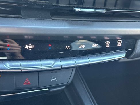 Used 2025 Cadillac XT4 Premium Luxury FWD image 28