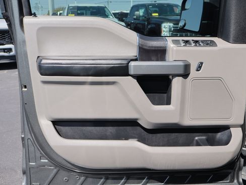 Used 2018 Ford F150 XLT image 19
