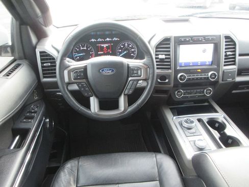 Used 2020 Ford Expedition XLT image 16