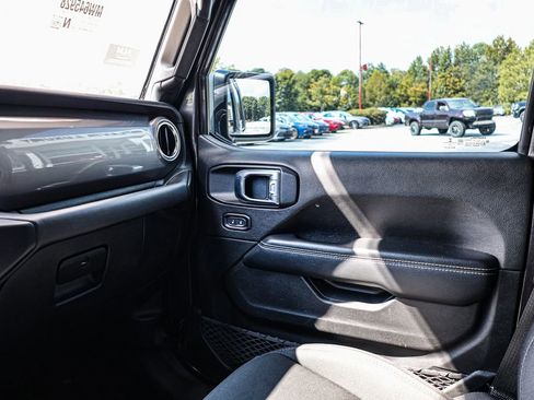 Used 2021 Jeep Wrangler Unlimited Sahara image 43