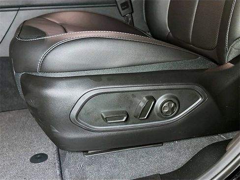 New 2025 Jeep Grand Cherokee L Limited w/ Luxury Tech Group II image 13