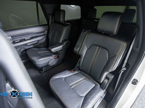 Used 2023 Ford Expedition Platinum AWD/4WD image 34