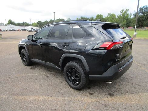Used 2022 Toyota RAV4 XLE image 3