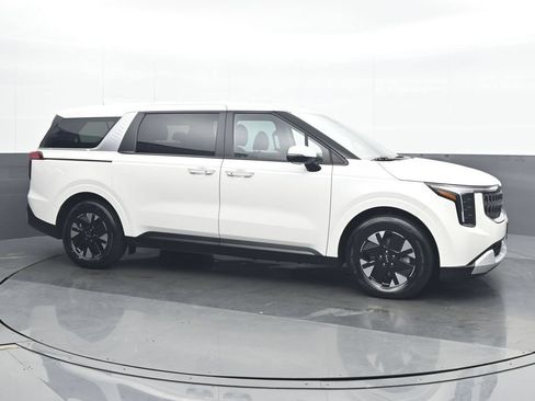 Used 2026 Kia Carnival LXS FWD image 8