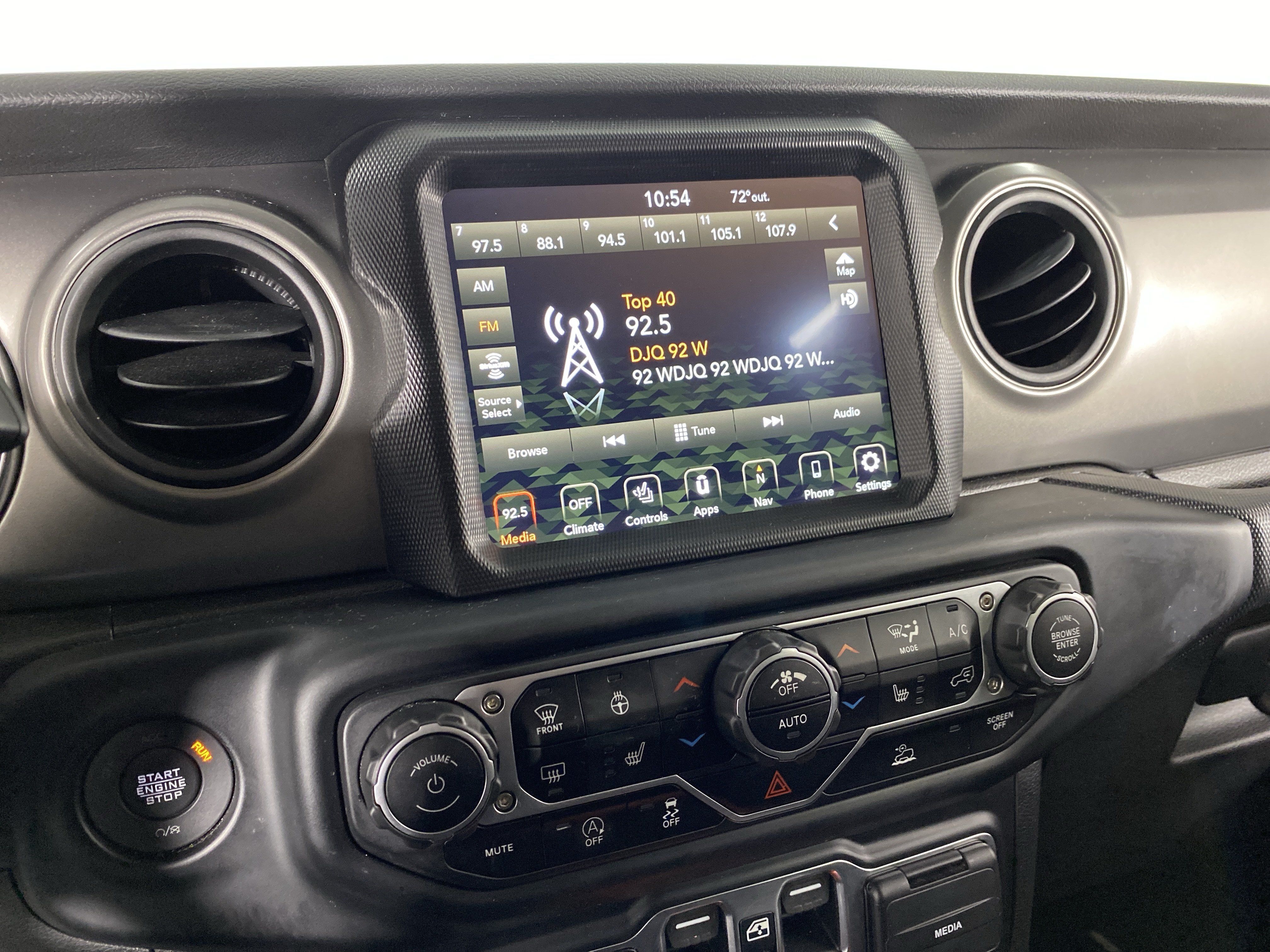 Used 2023 Jeep Gladiator Sport AWD/4WD image 29