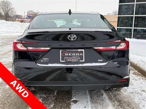Used 2025 Toyota Camry SE image 4