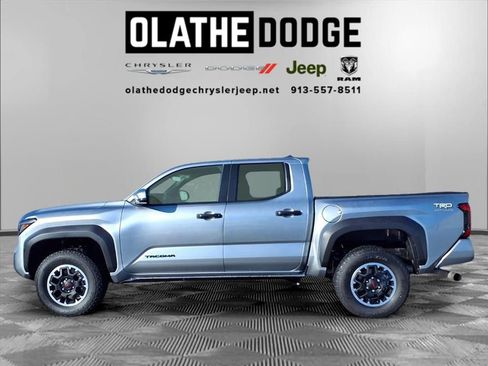 Used 2025 Toyota Tacoma SR5 image 18