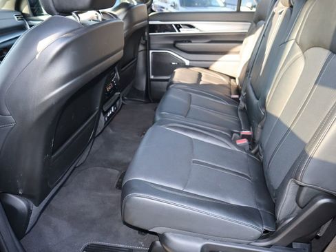 Used 2025 Jeep Wagoneer L Series II w/ 8-pass Seating Package image 14