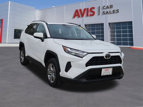Used 2025 Toyota RAV4 XLE image 9