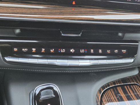 Used 2024 Cadillac Escalade Premium Luxury w/ Performance Package AWD/4WD image 12