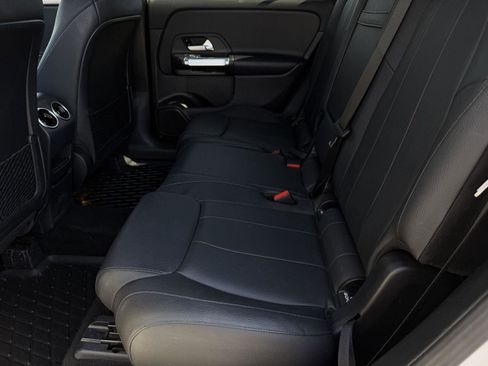 Used 2021 Mercedes-Benz GLB 250 4MATIC image 8