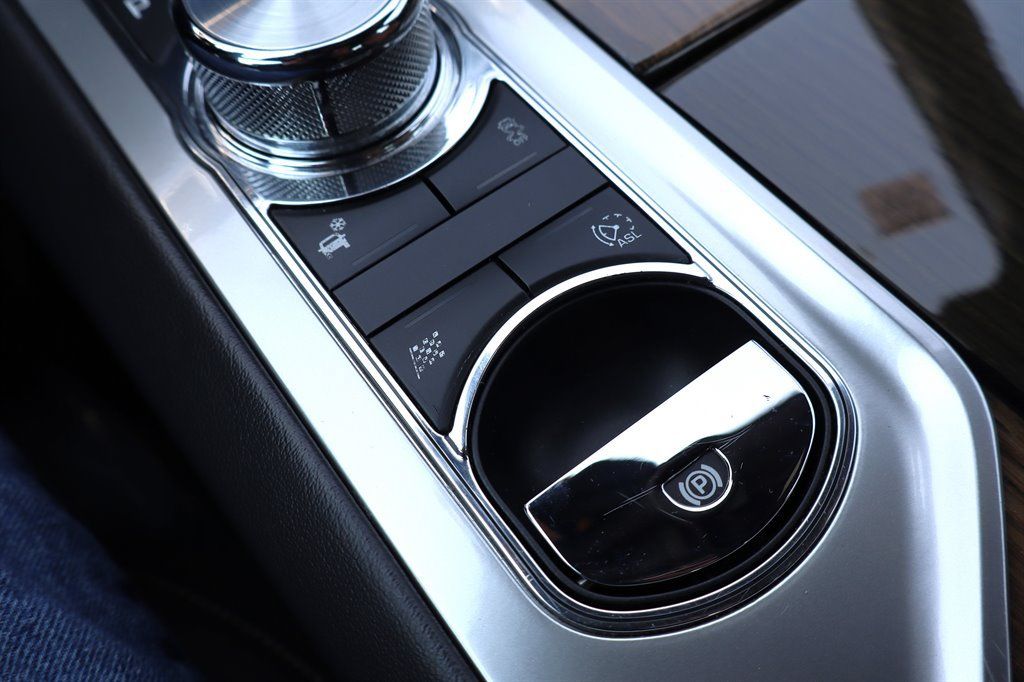 Used 2013 Jaguar XF R RWD image 38