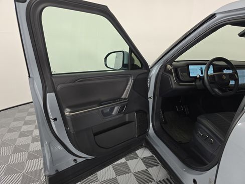 Used 2023 Rivian R1T Launch Edition image 16