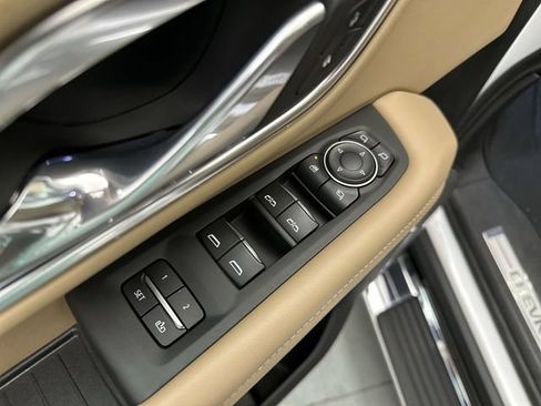 Used 2024 Chevrolet Suburban Premier w/ Advanced Technology Package AWD/4WD image 17