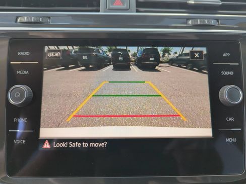 Used 2024 Volkswagen Tiguan SE FWD image 38