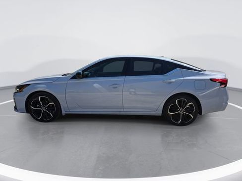 Used 2024 Nissan Altima 2.5 SR w/ SR Premium Package FWD image 7