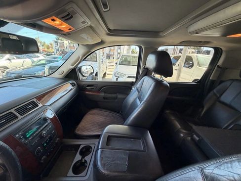 Used 2014 Chevrolet Suburban LT image 9