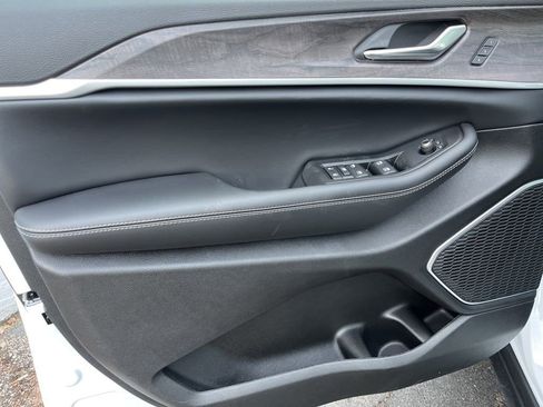 New 2025 Jeep Grand Cherokee Limited w/ Black Appearance Package image 26