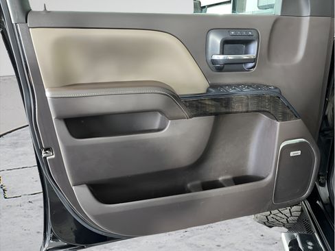 Used 2015 GMC Sierra 2500 Denali w/ Duramax Plus Package AWD/4WD image 9