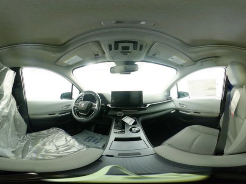 New 2026 Toyota Sienna XLE image 33