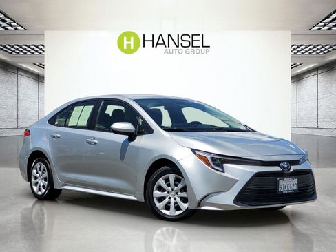 Used 2025 Toyota Corolla LE FWD image 1