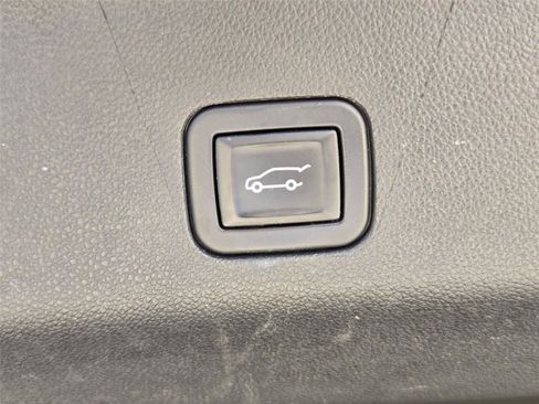 Used 2021 Cadillac Escalade Premium Luxury AWD/4WD image 34