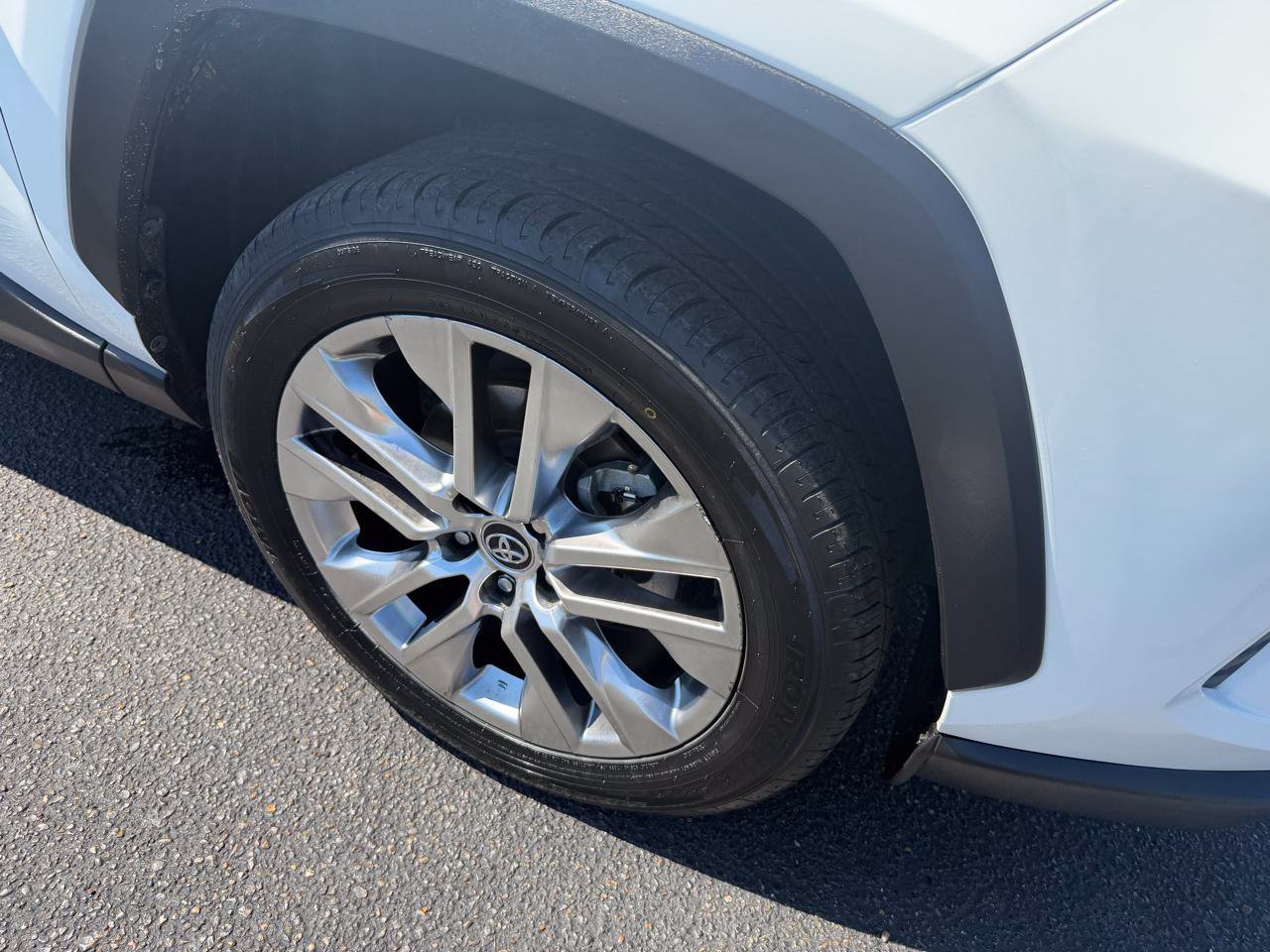 Used 2020 Toyota RAV4 XLE Premium FWD image 25