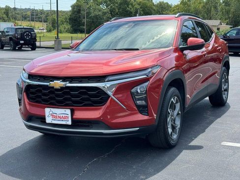 Used 2024 Chevrolet Trax LT w/ Driver Confidence Package FWD image 8
