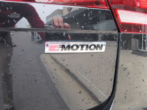 Used 2020 Volkswagen Tiguan SE R-Line image 10