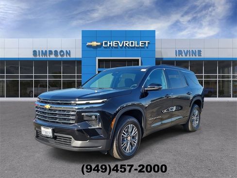 Used 2025 Chevrolet Traverse LT w/ Enhanced Driving Package image 4