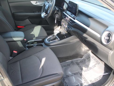 Used 2022 Kia Forte LXS image 8