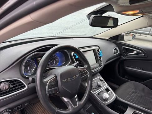Used 2015 Chrysler 200 Limited w/ Convenience Group image 10