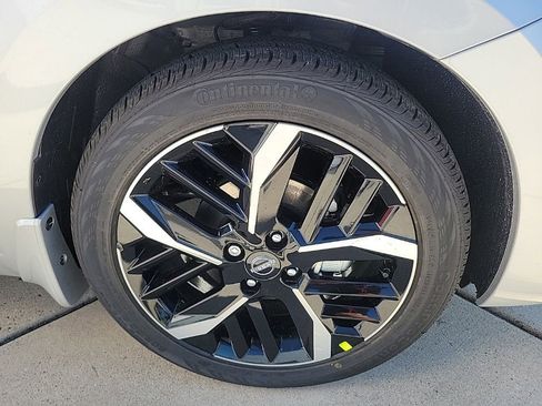 New 2025 Nissan Versa SR w/ Trunk Package image 9