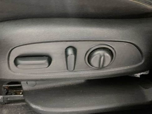 Used 2019 Chevrolet Equinox LT w/ Driver Convenience Package image 25