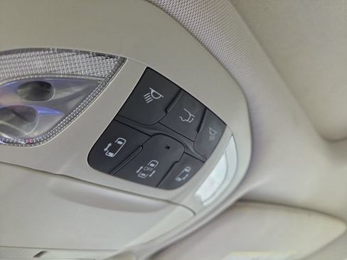 Used 2017 Chrysler Pacifica Limited w/ Advanced Safetytec Group FWD image 26