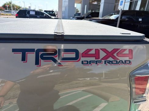 Used 2020 Toyota Tacoma TRD Off-Road w/ TRD Premium Off Road Package AWD/4WD image 10
