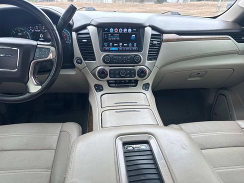 Used 2019 GMC Yukon Denali w/ Denali Ultimate Package image 18