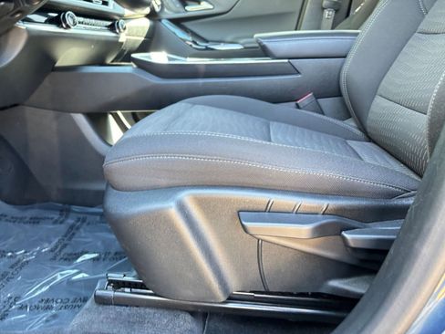 Used 2025 Chevrolet Equinox LT image 22