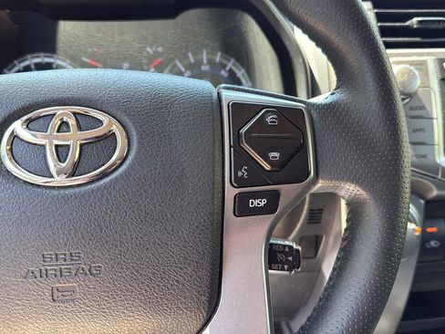 Used 2018 Toyota 4Runner SR5 AWD/4WD image 22