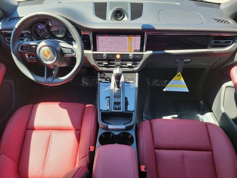 New 2026 Porsche Macan Base image 20