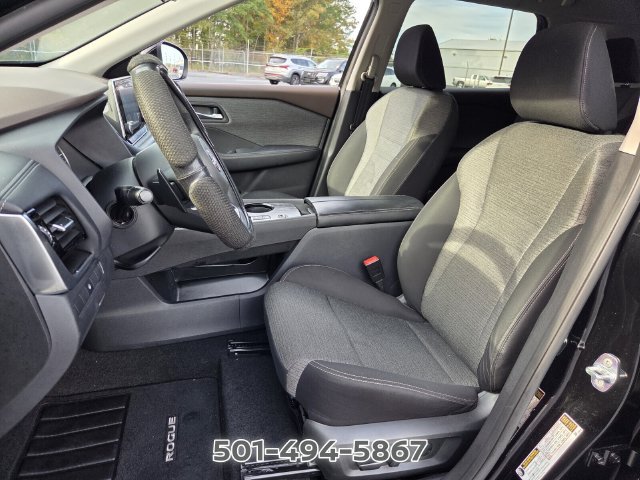 Used 2023 Nissan Rogue SV FWD image 9