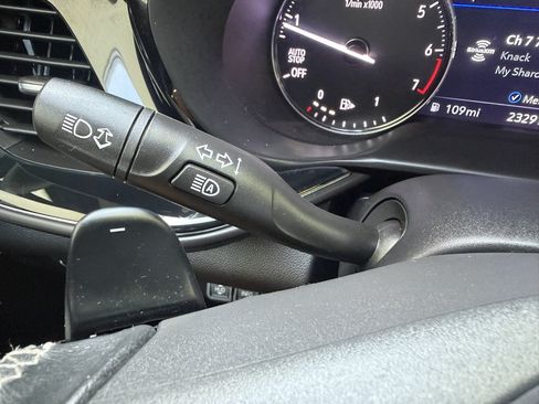 Used 2023 Buick Envision Avenir AWD/4WD image 39