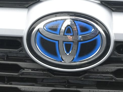 Used 2022 Toyota RAV4 LE AWD/4WD image 10