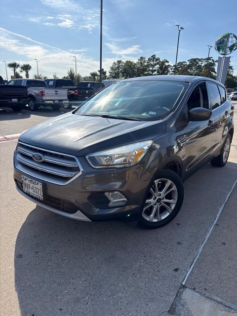 Used 2017 Ford Escape SE FWD image 1