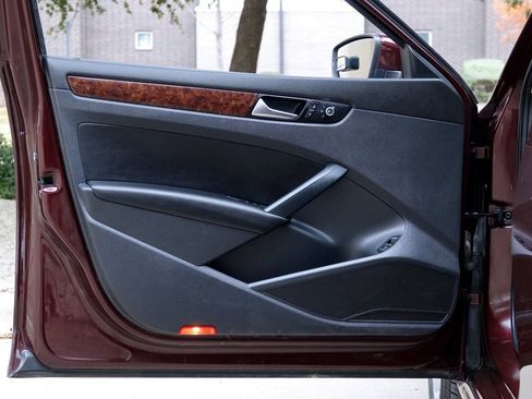 Used 2013 Volkswagen Passat TDI SEL Premium image 36