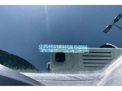 Used 2024 Chrysler Pacifica Touring-L FWD image 30