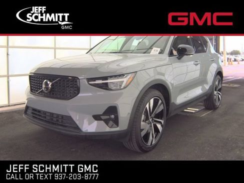 Used 2025 Volvo XC40 B5 Ultra AWD/4WD image 1